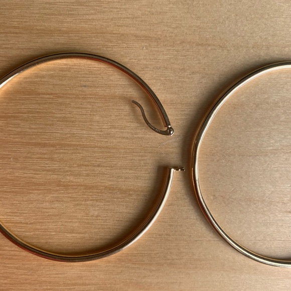 *Sold* 14kt Gold Hoop earrings - Picture 4 of 13